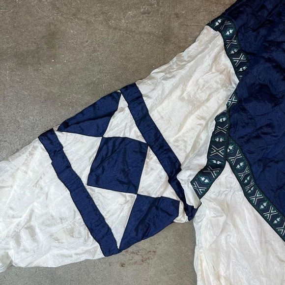 Vintage 90s Navy and white windbreaker jacket with a retro vibe - Picture 4 of 7